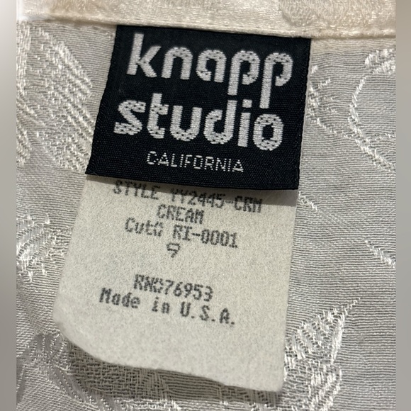 70s KNAPP STUDIO CREAM FLORAL SATIN BROCADE SLEEVELESS ASIAN INSPIRED MIDI DRESS - Picture 6 of 7